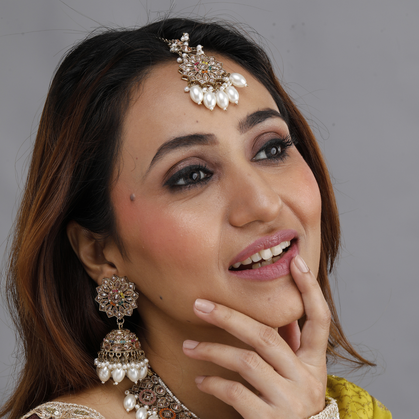Noor-E-Rang Pearl Kundan Set