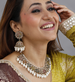 Noor-e-Pearl Kundan Set