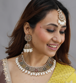 Noor-e-Pearl Kundan Set