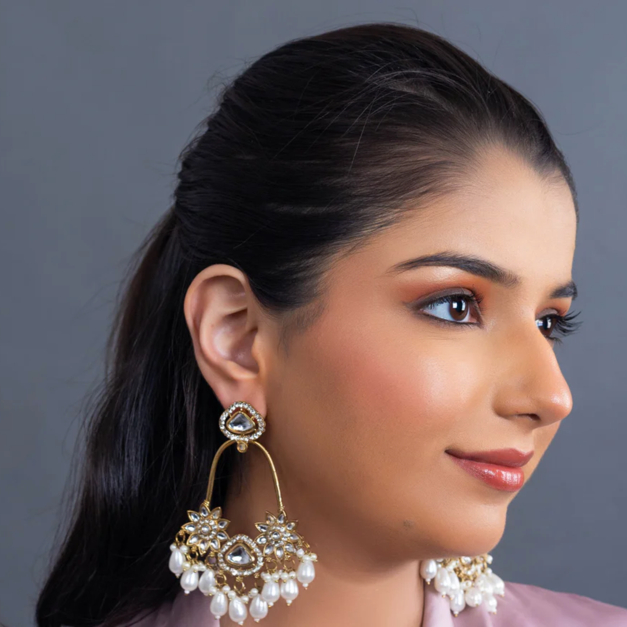 Amaira Kundan Chandbali