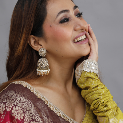 Aarya Kundan Pearl Jhumka