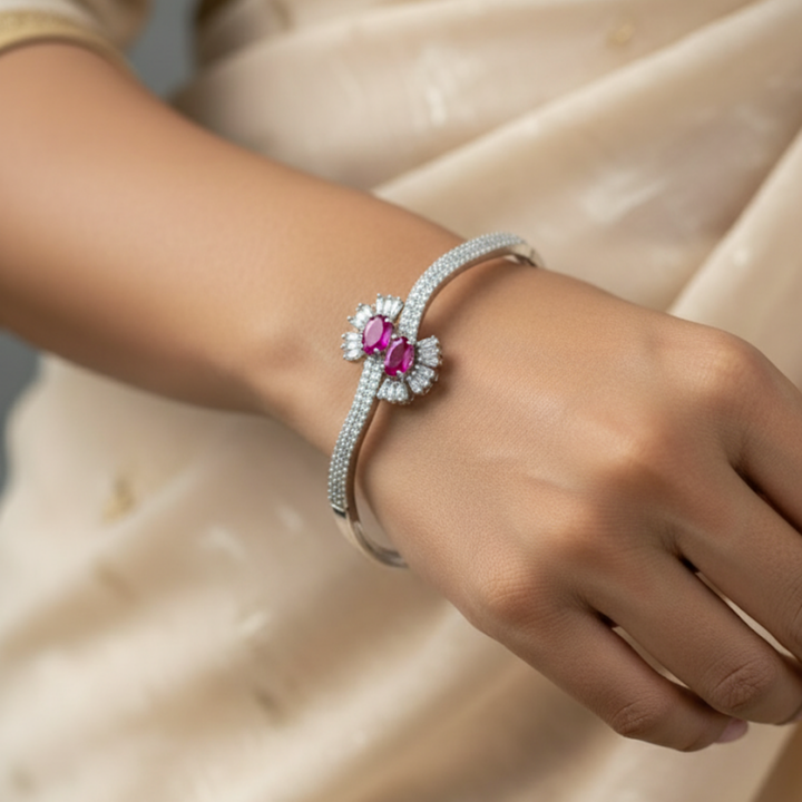 Soha AD Openable Bracelet