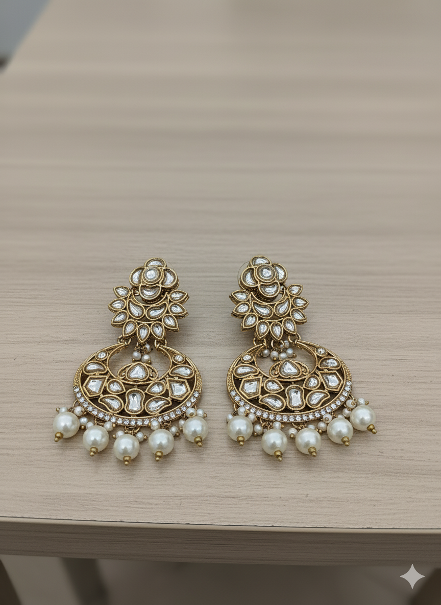 Menka Kundan Chandbali