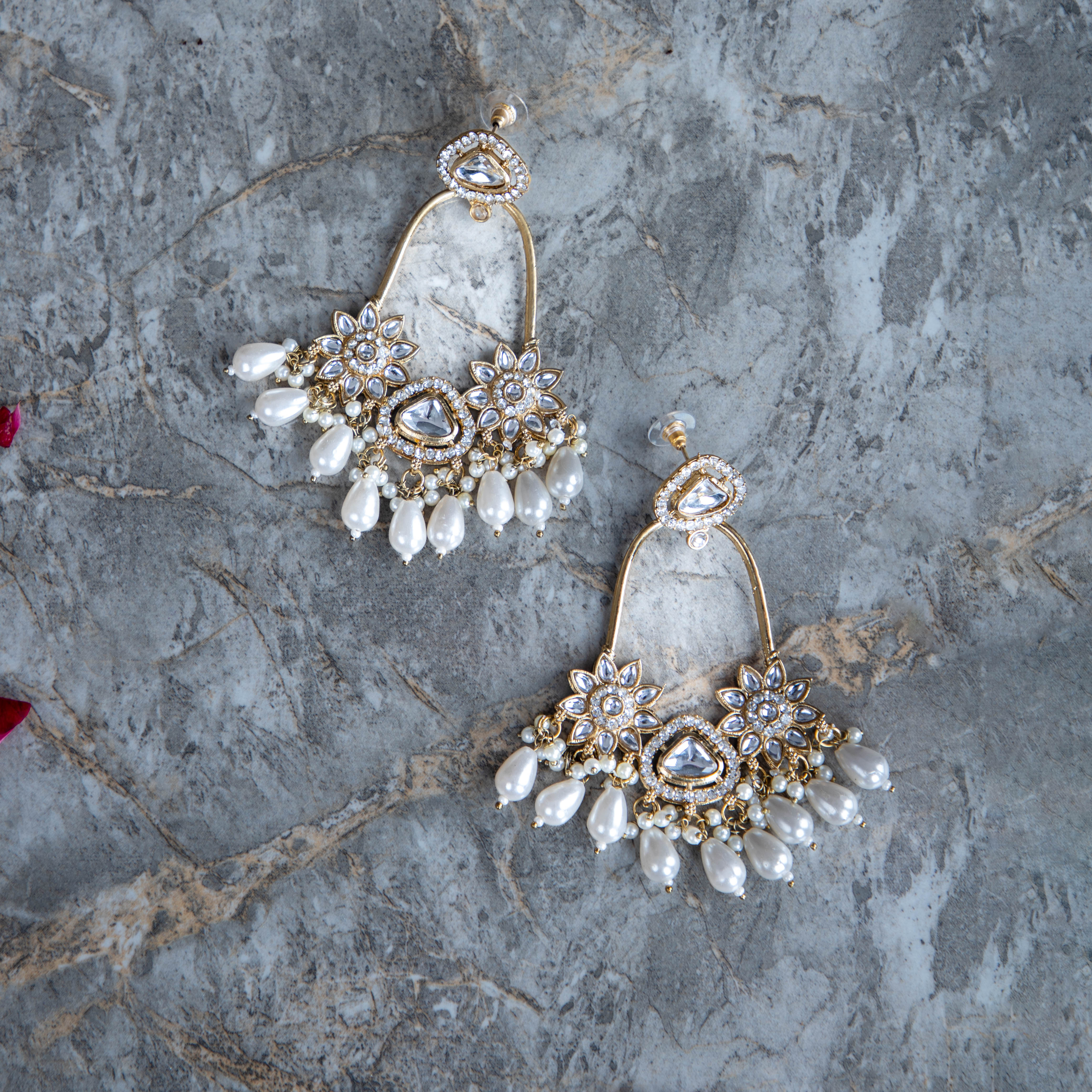 Amaira Kundan Chandbali