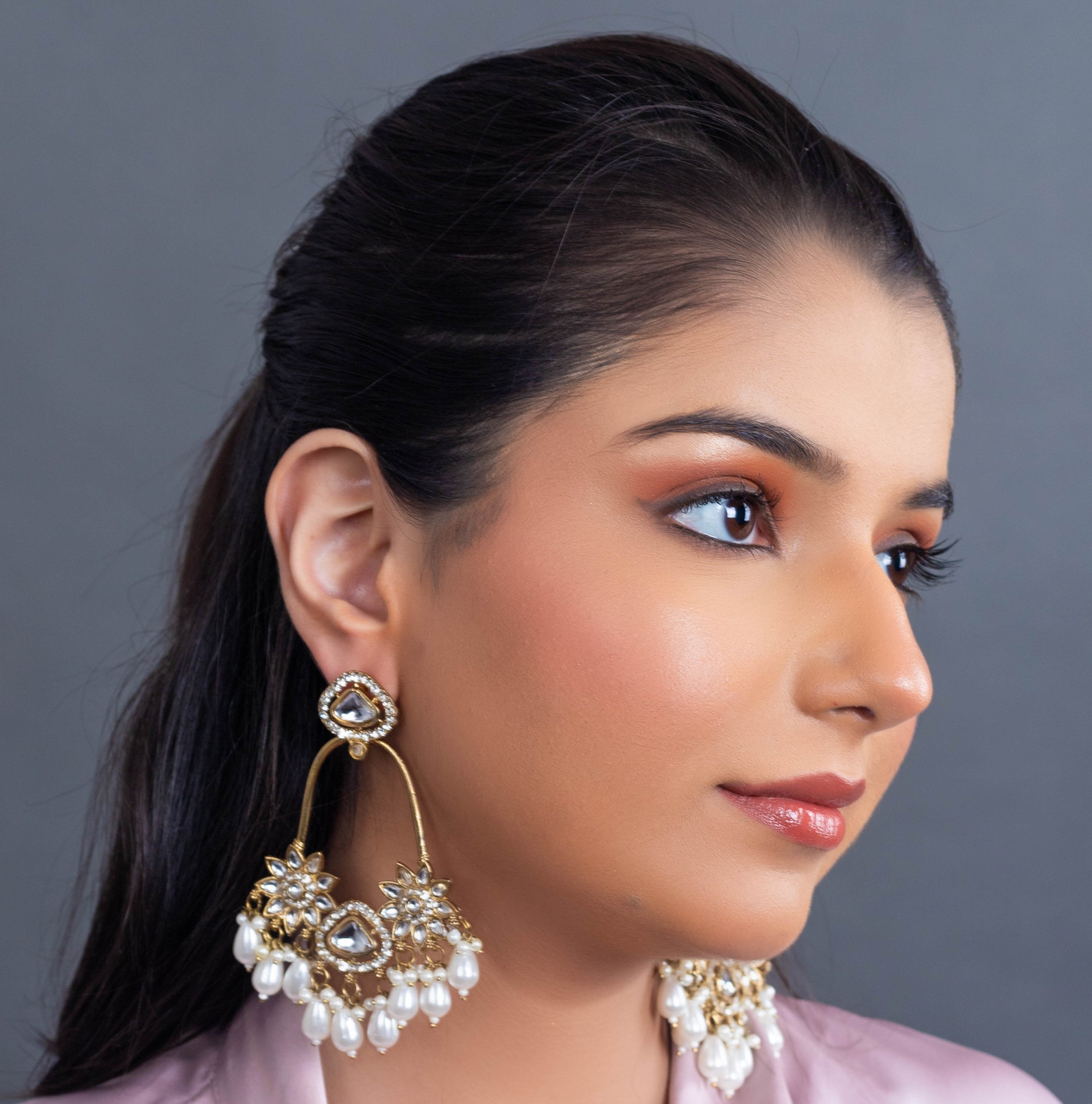 Amaira Kundan Chandbali