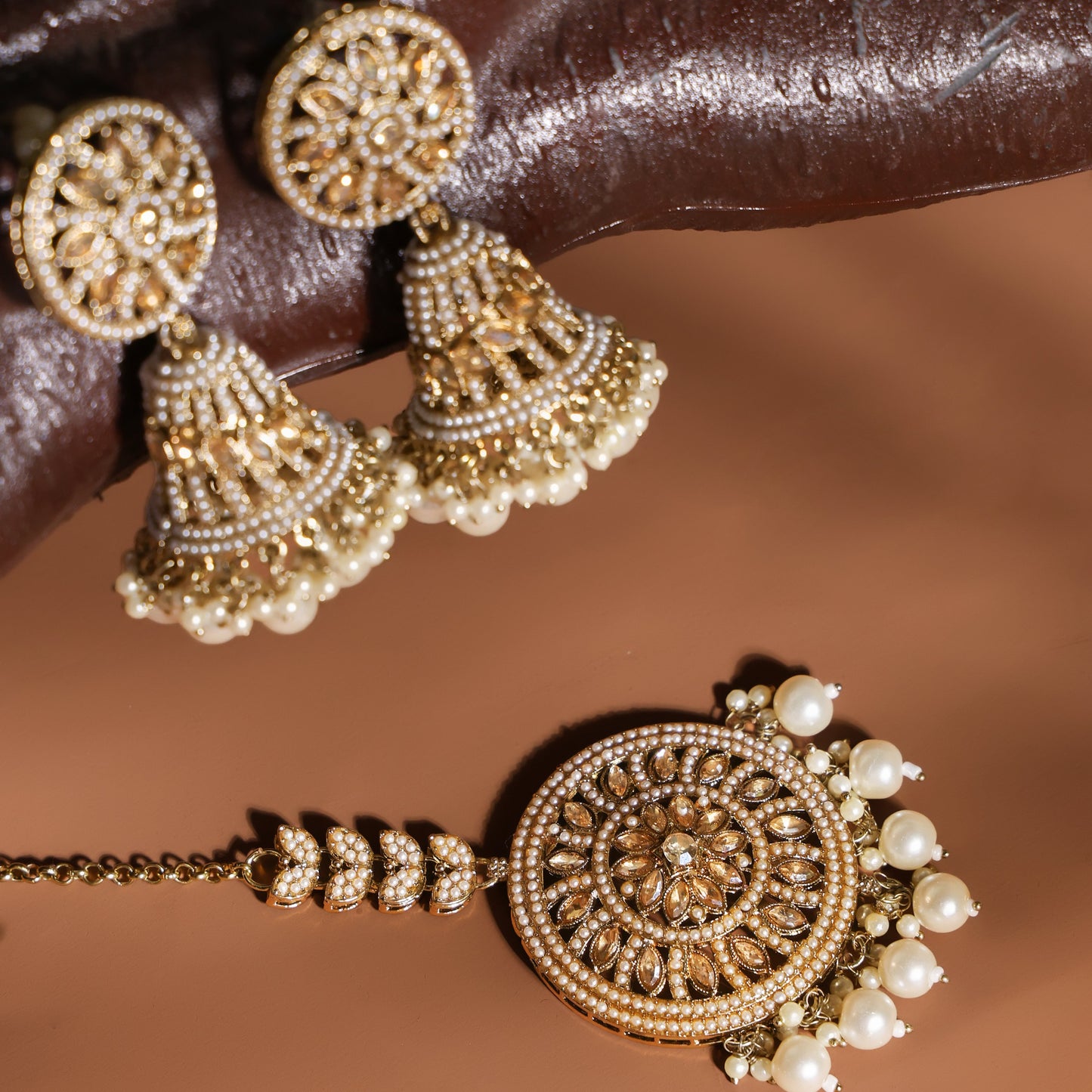 SUNEHRI PEARL EARRING TIKA SET
