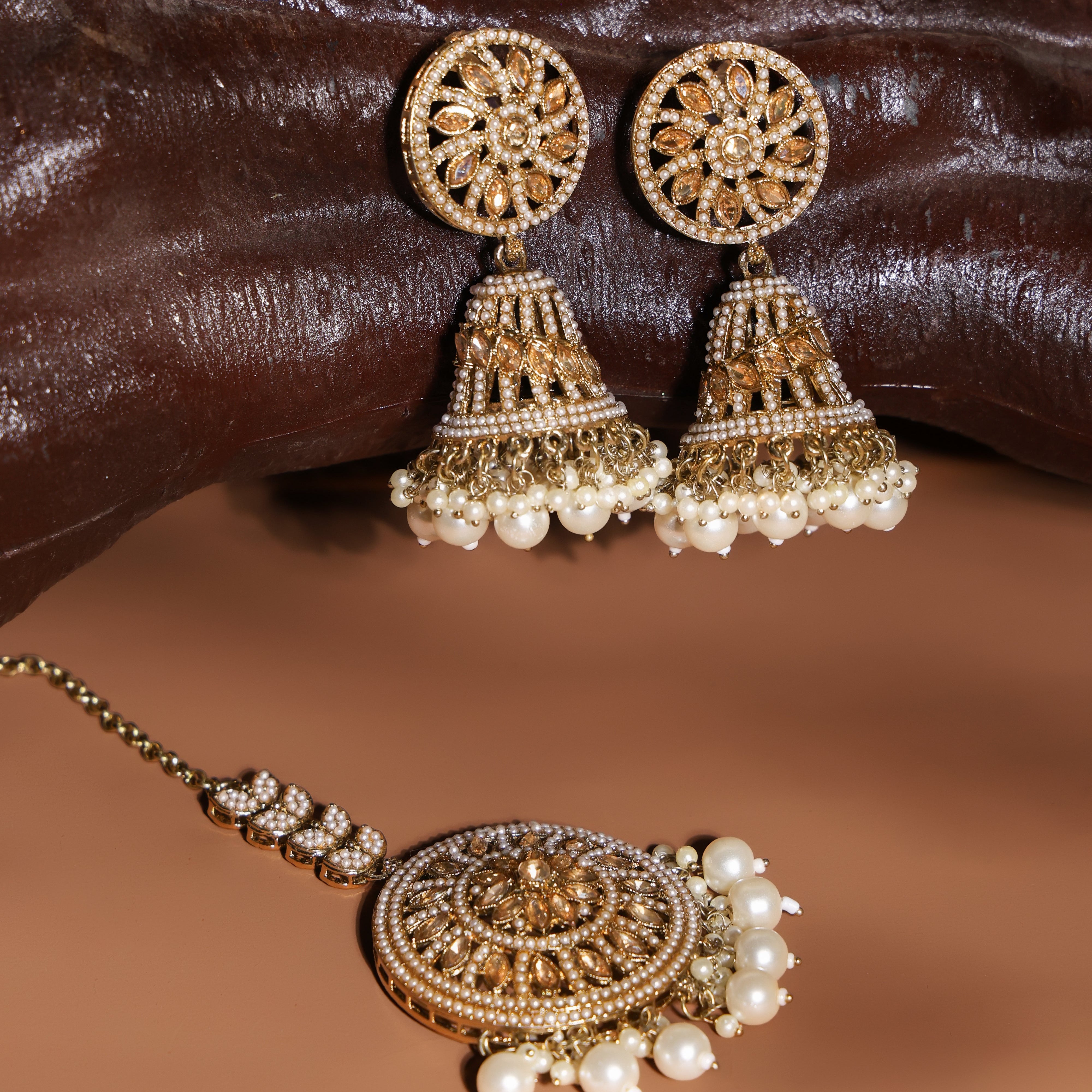 Sunehri Pearl Earring Tika Set