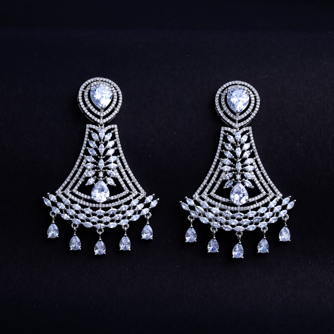 Sovereign Gleam Earrings